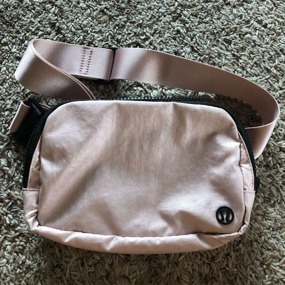 SOLD Lululemon Everywhere Belt Bag!